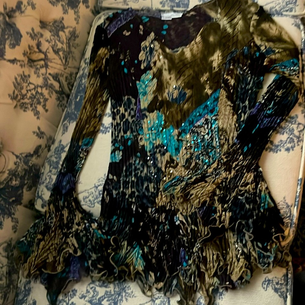 Gorgeous Alberto Malaki special occasion top. Like new condition.